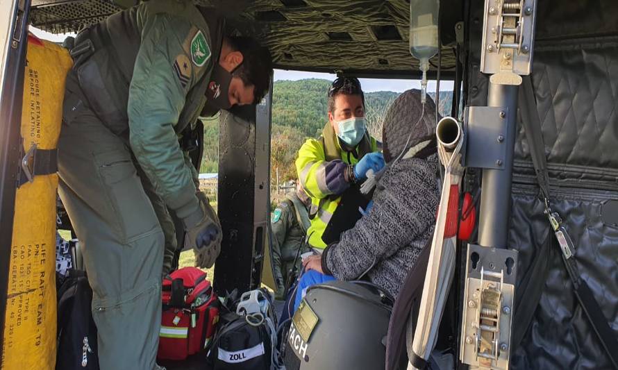 FACH evacuó de emergencia a adulta mayor  desde Caleta Huellelhue