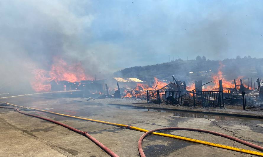 Postal de horror: Daños invaluables dejó incendio en palafitos de Castro 