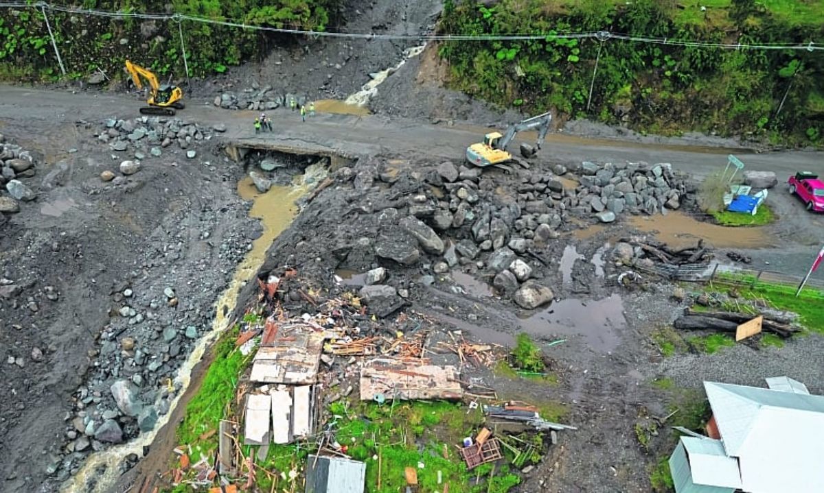 Alcaldesa de Hualaihué reitera llamado a acelerar mejoramiento del Puente Las Toninas.