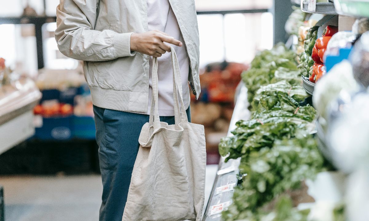 Chilenos van más al supermercado y gastan menos: Radiografía al consumidor nacional