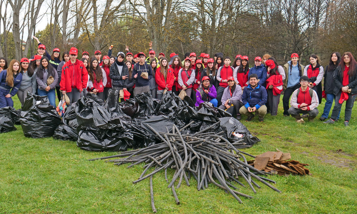 Skretting Chile conmemora el Día internacional de Limpieza de Playas junto a estudiantes y autoridades de Osorno