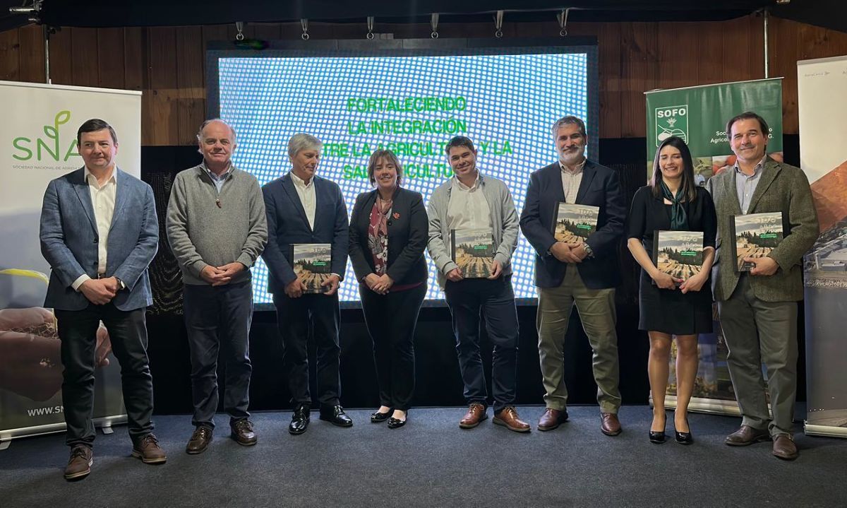 Consejo del Salmón junto a SOFO, SNA y CAS firman inédito convenio de colaboración entre industrias salmonicultura y agrícola